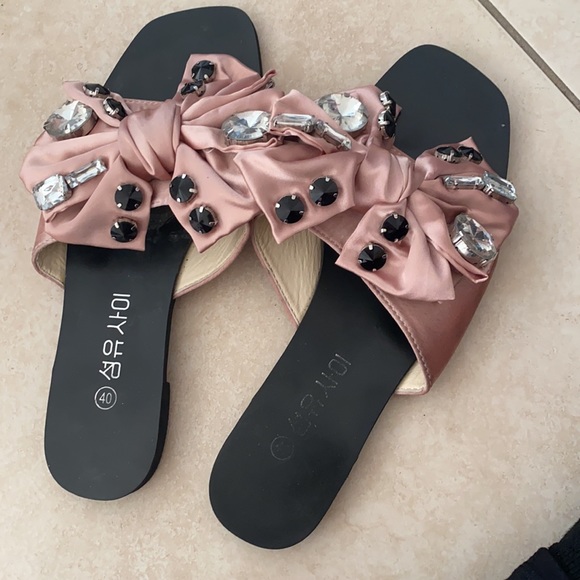 pink bowed-slides with jewels! - Picture 2 of 3